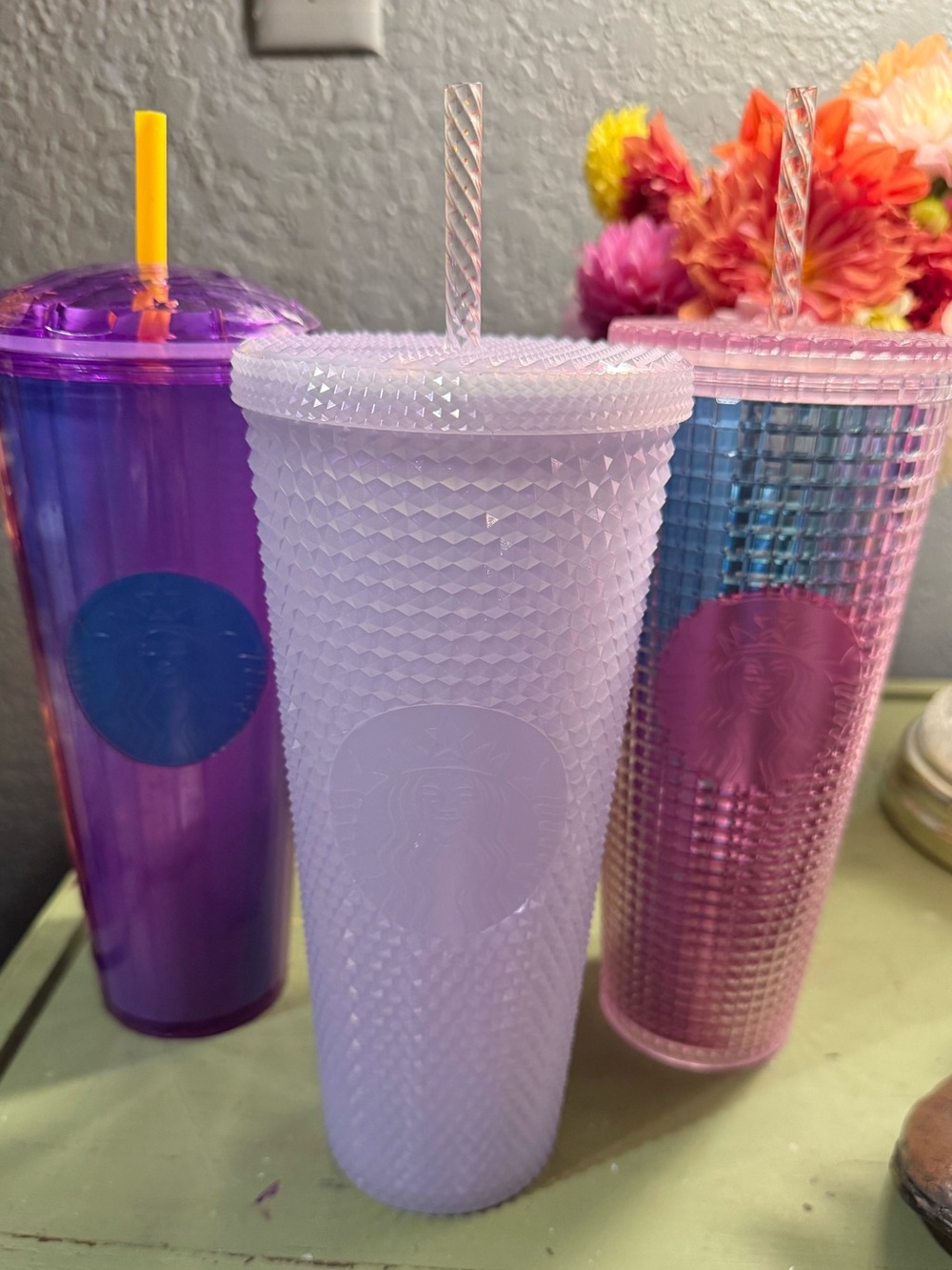 Set of 3 STARBUCKS venti tumblers, new or like new. Studded, crystal, ombre, dom
